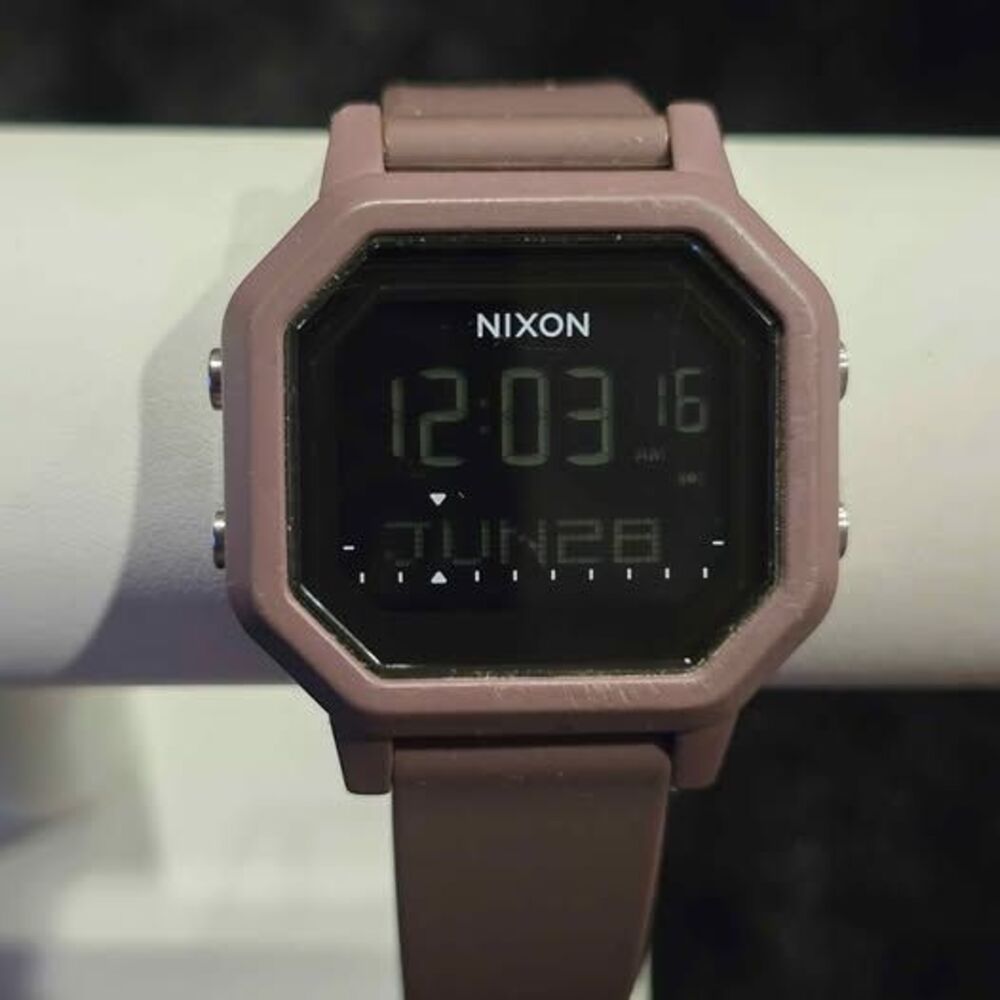 Nixon Siren digital with silicone band